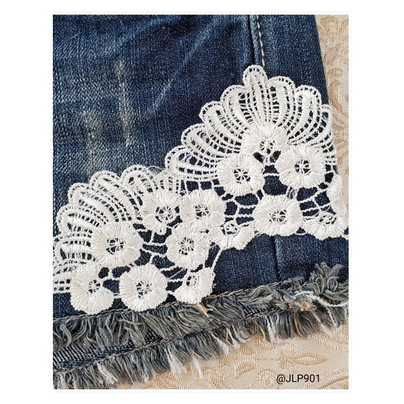 ʜᴏᴛ ᴋɪss ғʀᴀʏᴇᴅ ᴅᴇɴɪᴍ sʜᴏʀᴛs - Picture 4 of 6